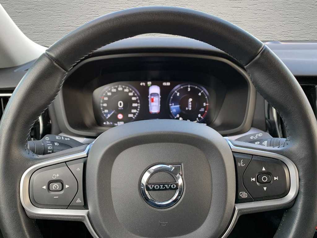 Volvo  2.0 D3 Momentum